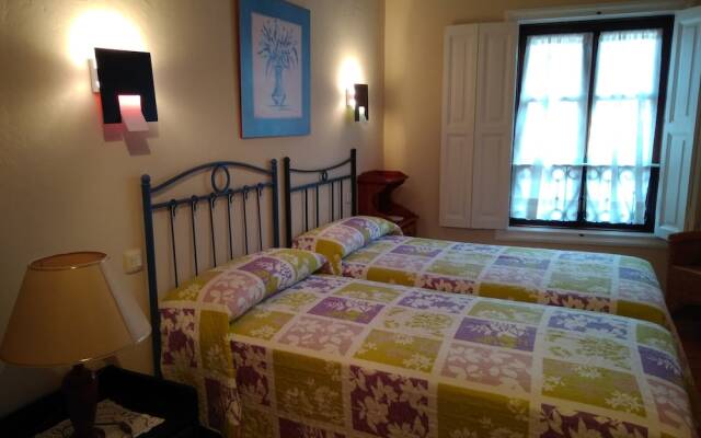 Отель Apartamentos Las Escortes комната для гостей