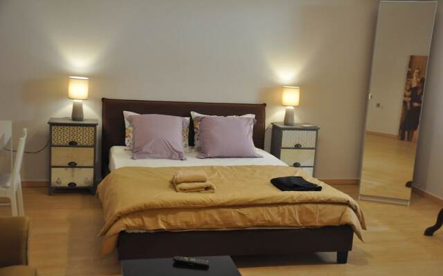 Апартаменты Studio in Glifada, With Furnished Garden and Wifi - 1 km From the Beac вид на фасад