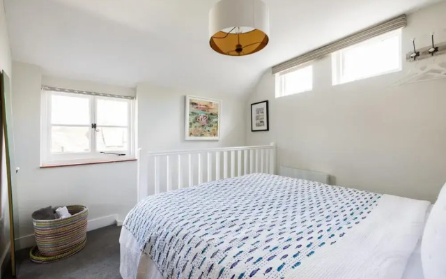 The Lavender Folly - Cosy Accommodation Alresford