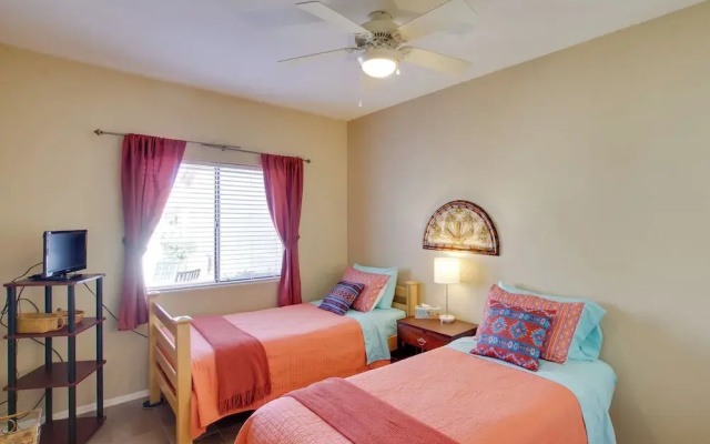7 Mi to Mill Ave: Bbq-ready Mesa Townhouse