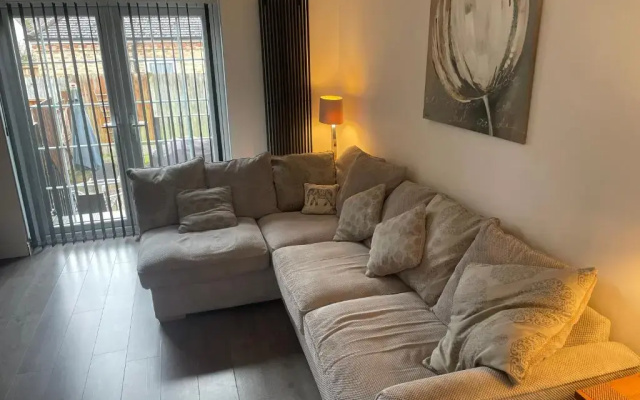 River House 2BR 1 Bathroom & Downstairs Toilet Parking St Neots Town Centre