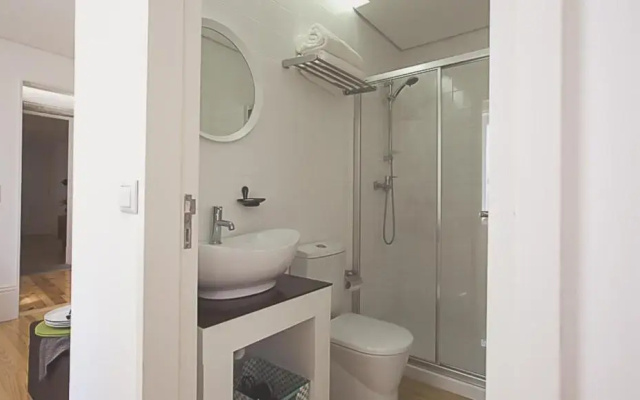 BmyGuest - Almada Garden Apartment