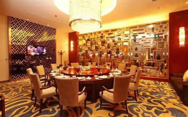 Gold Collar Hotel
