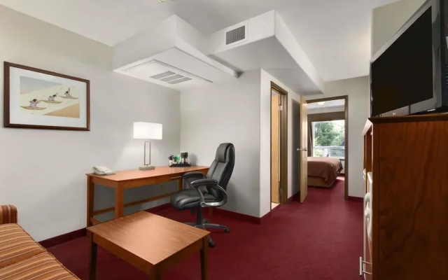 Super 8 Yellowknife