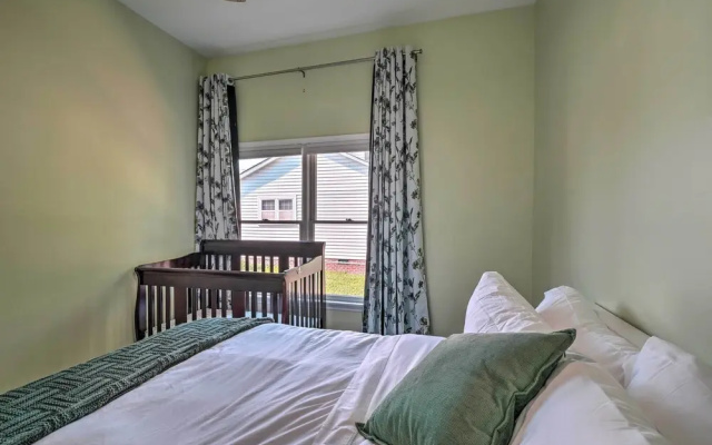 Bright Durham Home w/ Fully Furnished Deck!