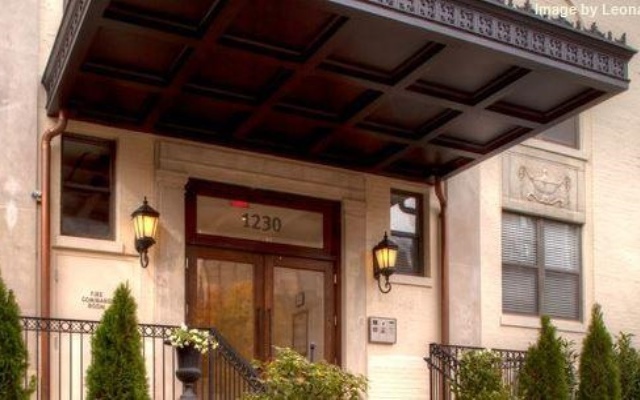 Апартаменты The Bond Apartments вид на фасад