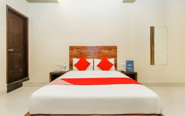 OYO 11747 Hotel Sai Comforts