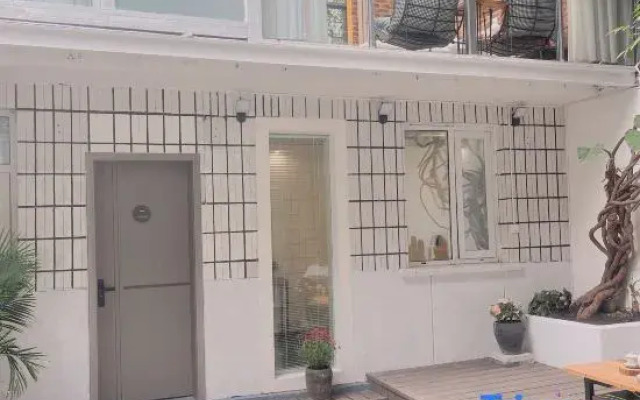 Half-circle coffee hostel