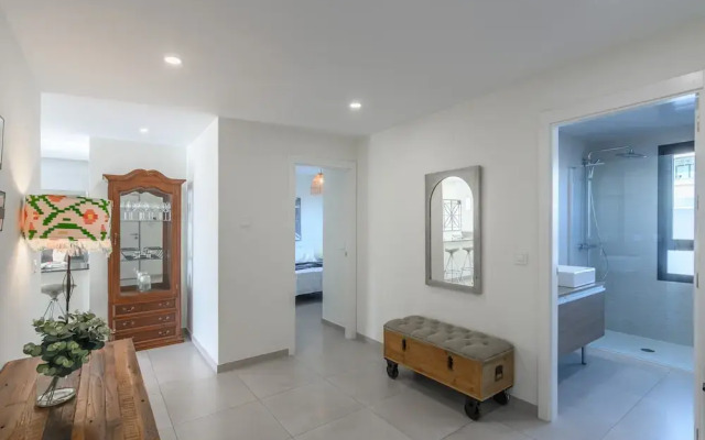 New Apartment With Sea Views
