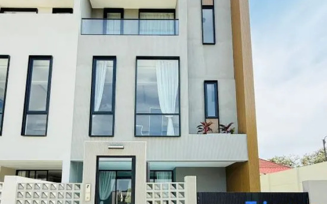 Gorgeous-Viila 4 Bedroom 5 Bathroom & Rooftop