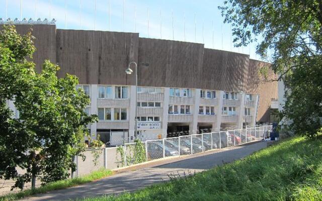 Отель Stadion Hostel Финляндия, Хельсинки - 10 отзывов об отеле, цены и фото номеров - забронировать отель Stadion Hostel онлайн вид на фасад