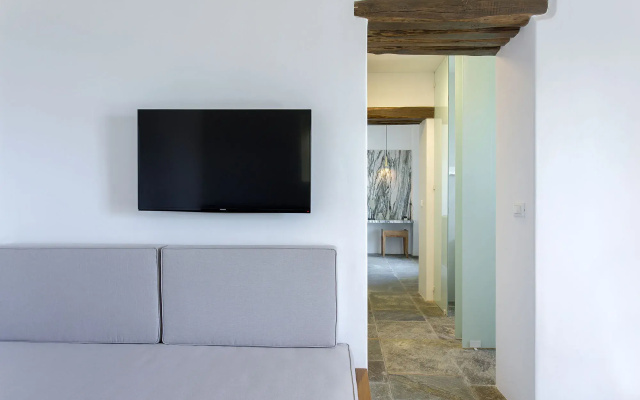 Far Out Hotel & Spa