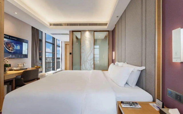Lavande Hotel (Chongqing Yangjiaping Pedestrian Street Metro Station)