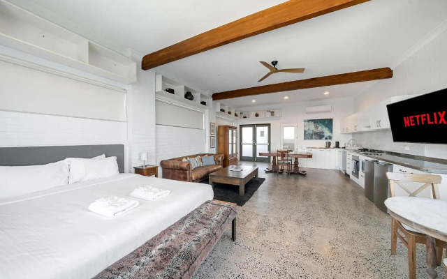 Cliffside: Bondi Beach