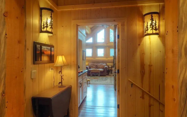 Mounticello Log Cabin - 4 Br Home