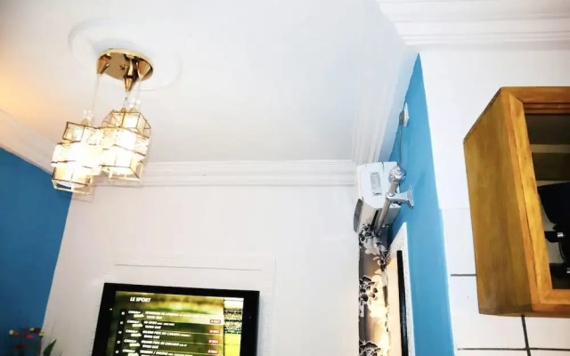 1 Bed Studio Sleeps 2 - Canal Views, Balcony, Wifi