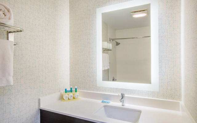 Holiday Inn Express Hotel & Suites Boston-Marlboro by IHG