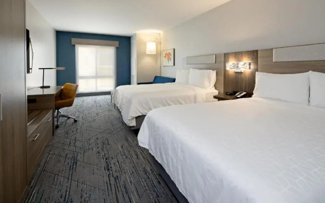 Holiday Inn Express & Suites Valencia - Santa Clarita by IHG