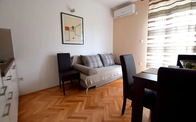 Apartments LA Room Near Pisak Beach