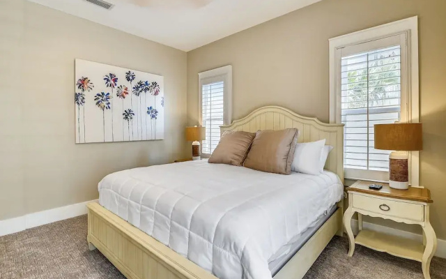 Paradise Pointe - Gorgeous 4 BR home with pool by RedAwning