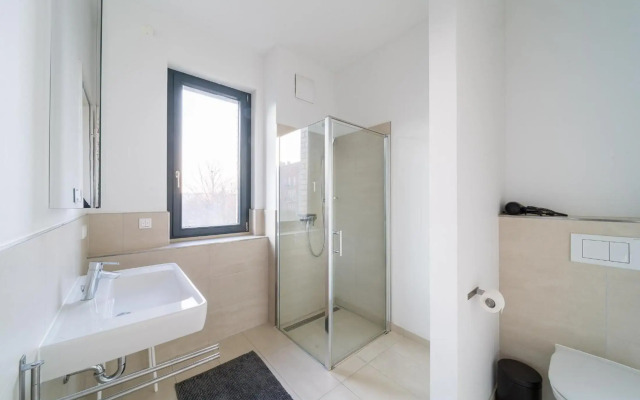 2 Bedroom Mauerpark-Apartment, Berlin Mitte View calendar