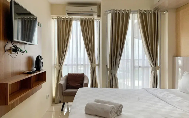 Modern Look And Comfy Studio Tifolia Apartment