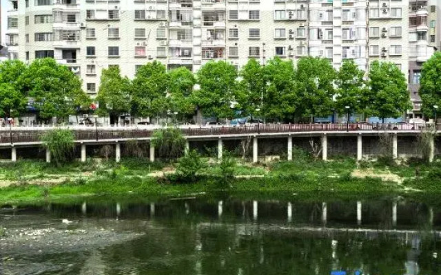 Songtao Binjiang Holiday Hotel