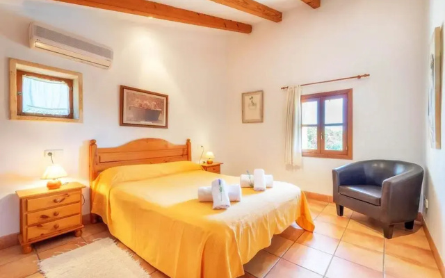 Villa in Buger With Private Courtyard
