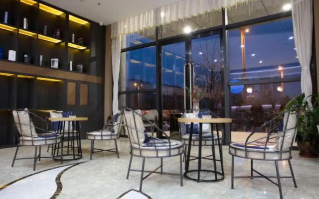 Davos Hotel (Taiyuan Red Lantern Stadium)