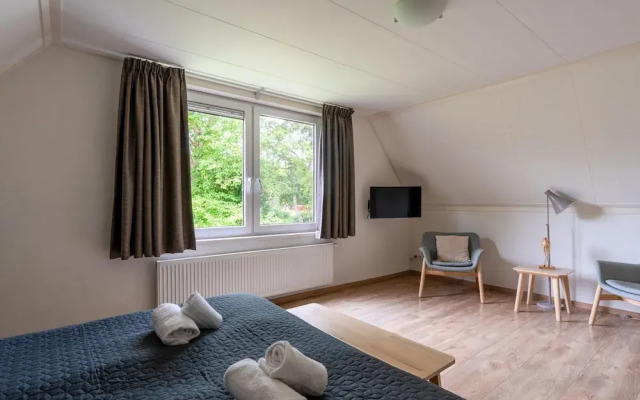 Tastefully Furnished Country House for 6 People