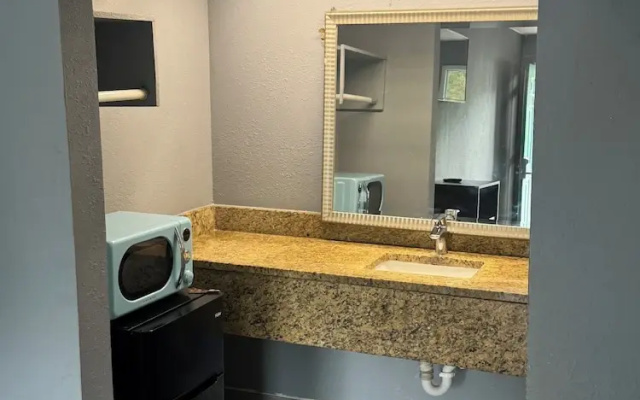 Apollo Inn