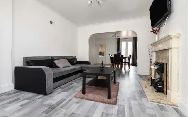 House - Sleeps 10 - Garden - Close to City Centre