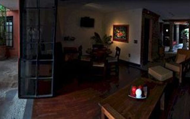 Отель Hotelito de las Colonias Мексика, Гвадалахара - отзывы, цены и фото номеров - забронировать отель Hotelito de las Colonias онлайн вид на фасад