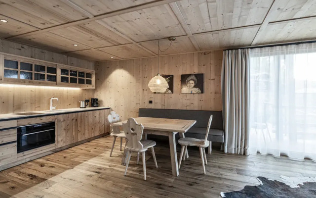 Presulis Hideaway Apartments & Restaurant
