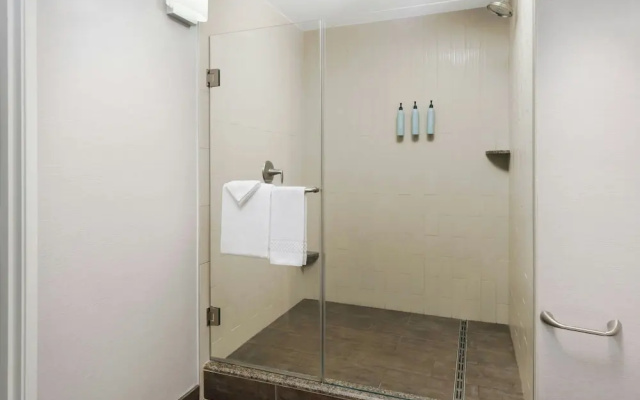 Holiday Inn Hotel Woodland Hills (Warner Ctr)