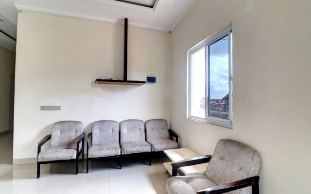 OYO Life 92707 D-akomiba Residence