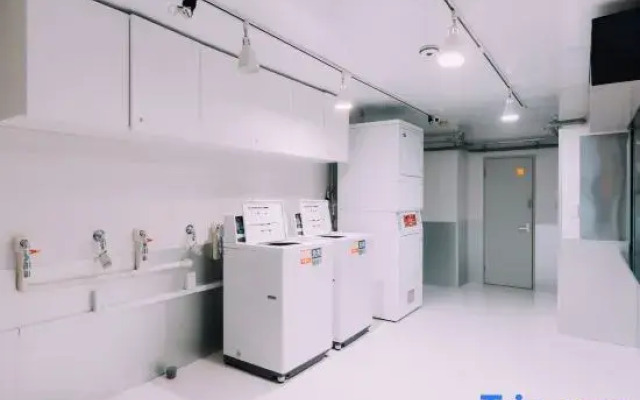 Minimalist Loft 99: Namba Compact Studio & 24/7 Gym