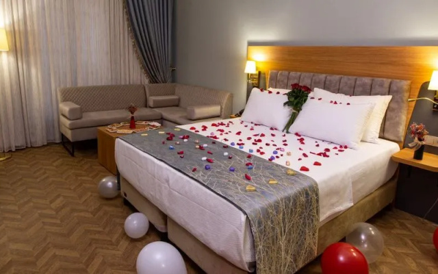 Grand White Hotel