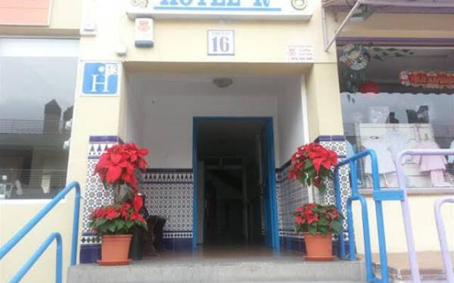 Отель Hostal Casa De Huéspedes San Fernando - Adults Only вид на фасад