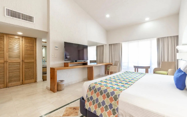 PA Beach Club & Hotel