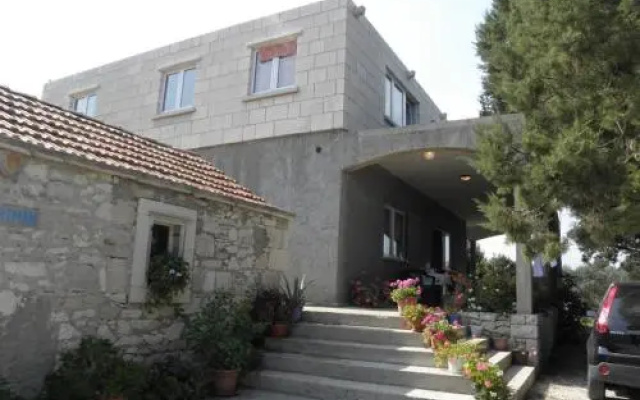 House Lumbarda (876)