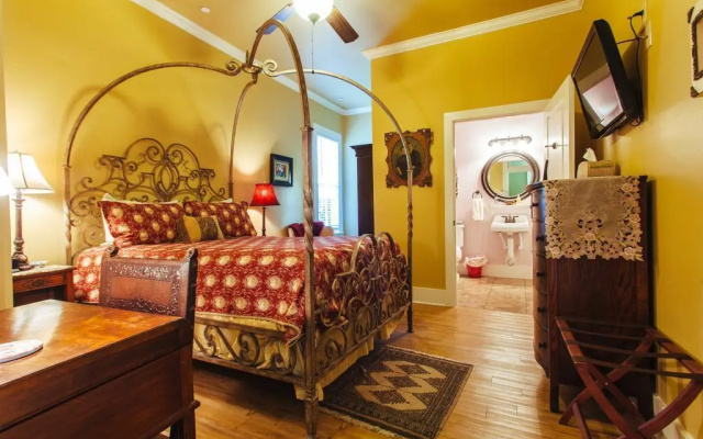 Austin Folk House