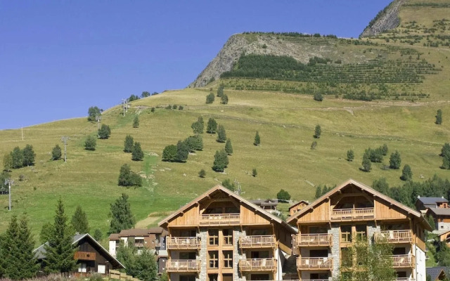 Spacious Alpine Apartment by the Chairlifts