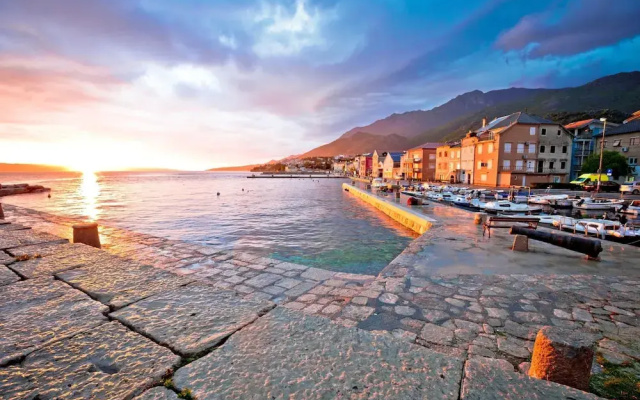 Seafront Apartment Sanja