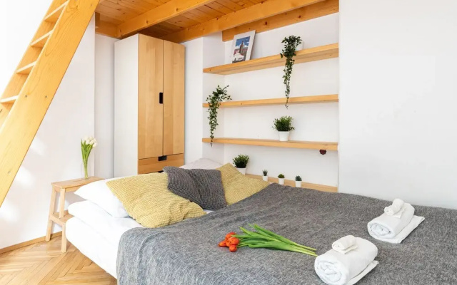 WS 3-Bedroom Old Town Apartment