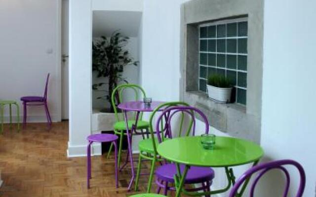 Lost Inn Lisbon Hostel Лиссабон вид на фасад