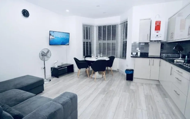Lovely Apt Close To Ilford Station - Free Parking