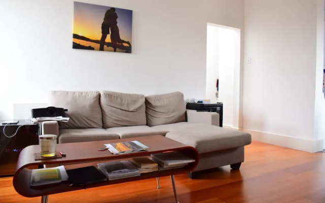 1 Bed Flat With Roof Terrace