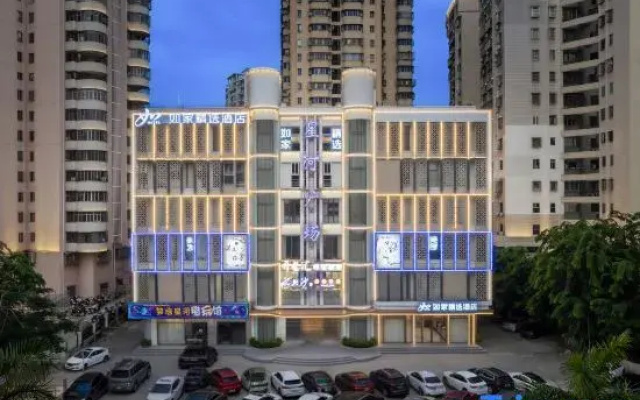 Homeinn Plus Hotel (Haikou Longhu Tianjie East Railway Station)