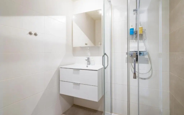 Renewed comfort duplex w 2 terraces nearby Marina